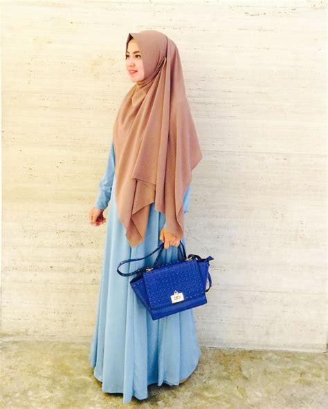 warna jilbab biru